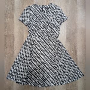 DKNY Elegant Black and White Dress With Pockets Size 6